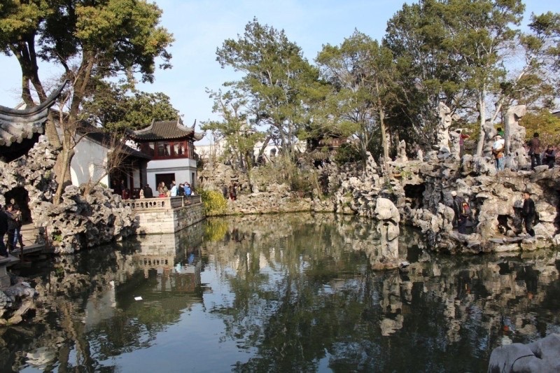 Whitewashed wall and rockery of Lion Grove Garden