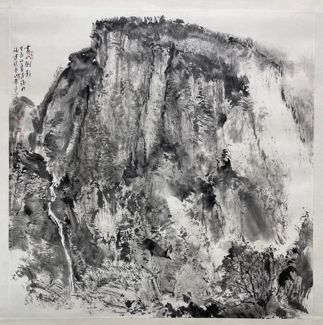 畫山側影