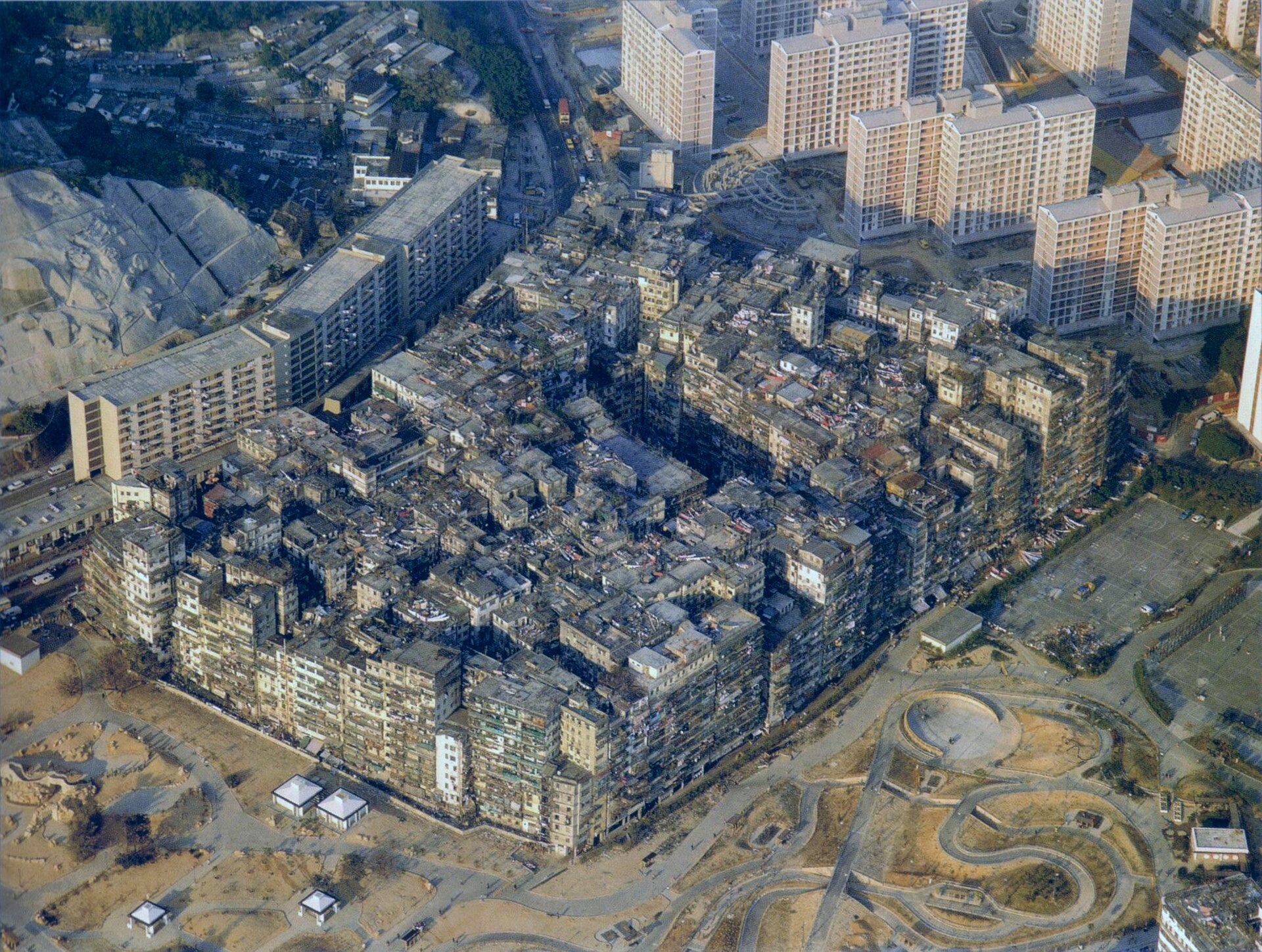 Kowloon Walled City from the air, 1989
