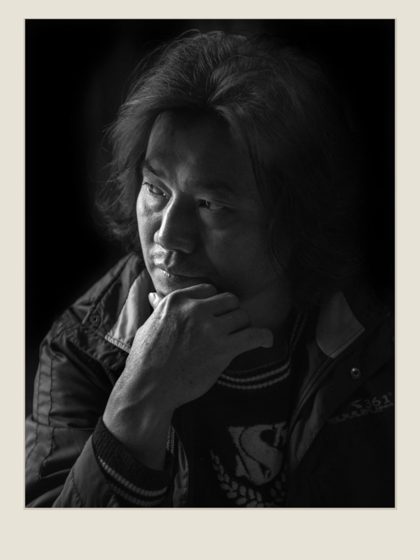 關於周波　About Zhou Bo